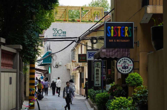 社区食堂自带屋顶花园，家门口的“腾龙平台”你值得拥有！